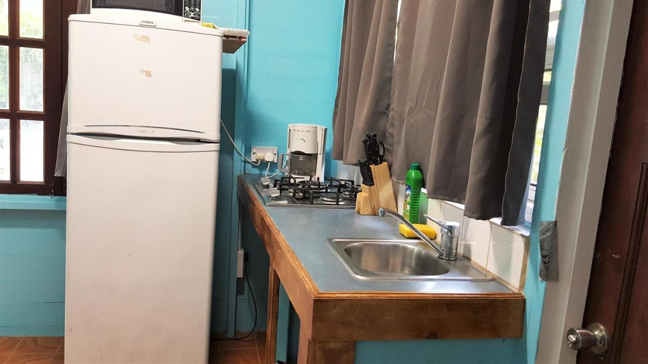 Chez Ophelia Cottage Apartments Roseau Extérieur photo